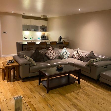 City Centre 2 Bedroom Apartment, Secure Parking. غلاسغو المظهر الخارجي الصورة