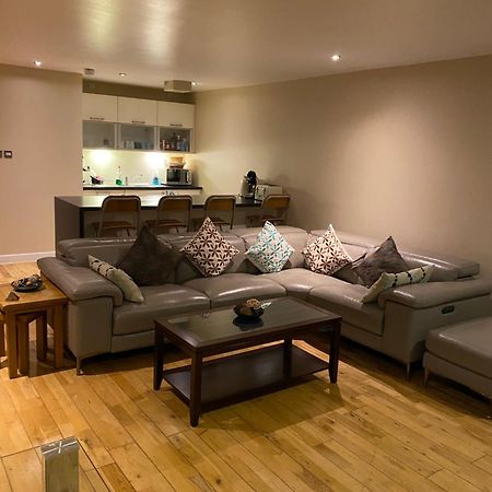 City Centre 2 Bedroom Apartment, Secure Parking. غلاسغو المظهر الخارجي الصورة