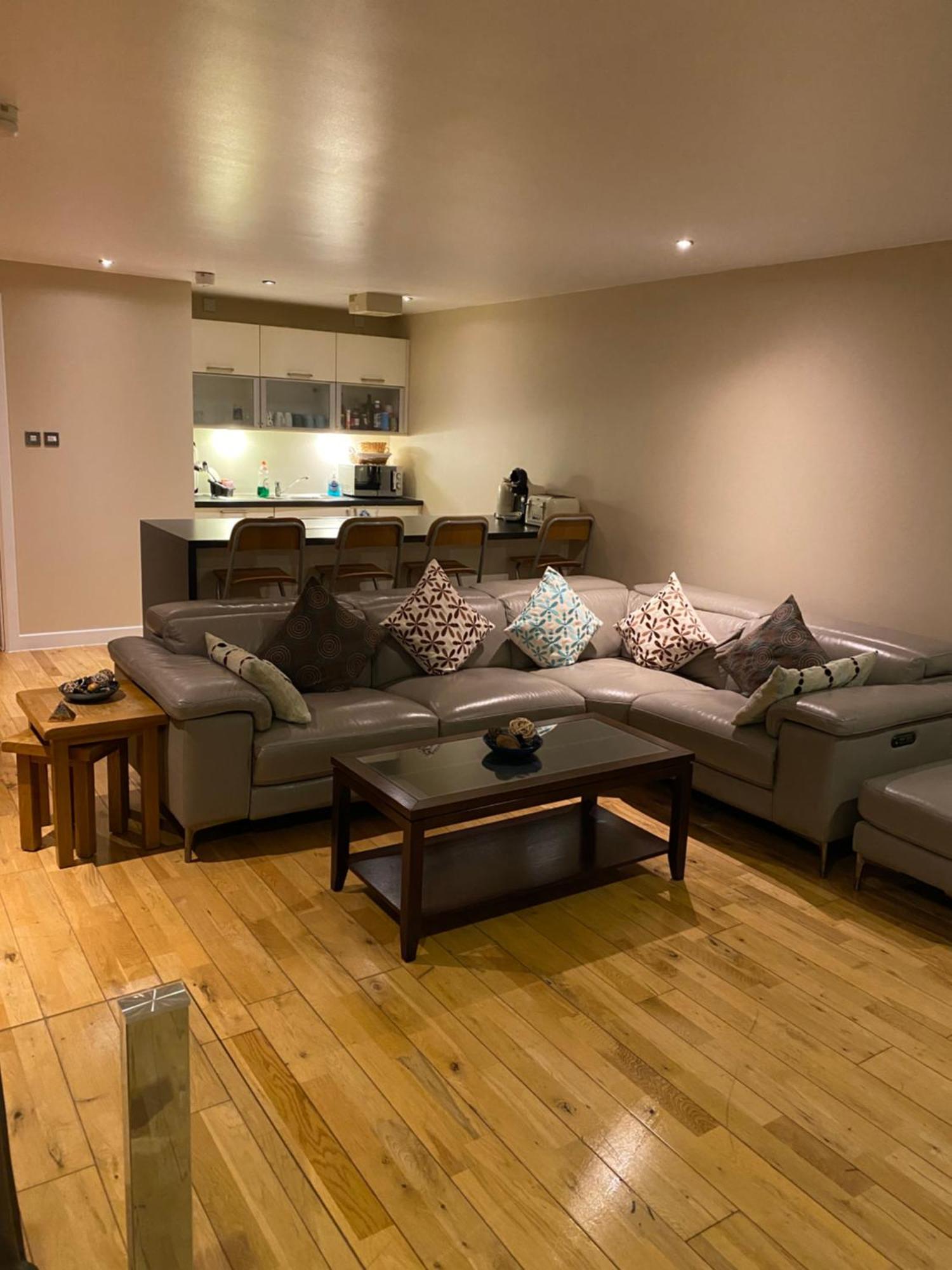 City Centre 2 Bedroom Apartment, Secure Parking. غلاسغو المظهر الخارجي الصورة