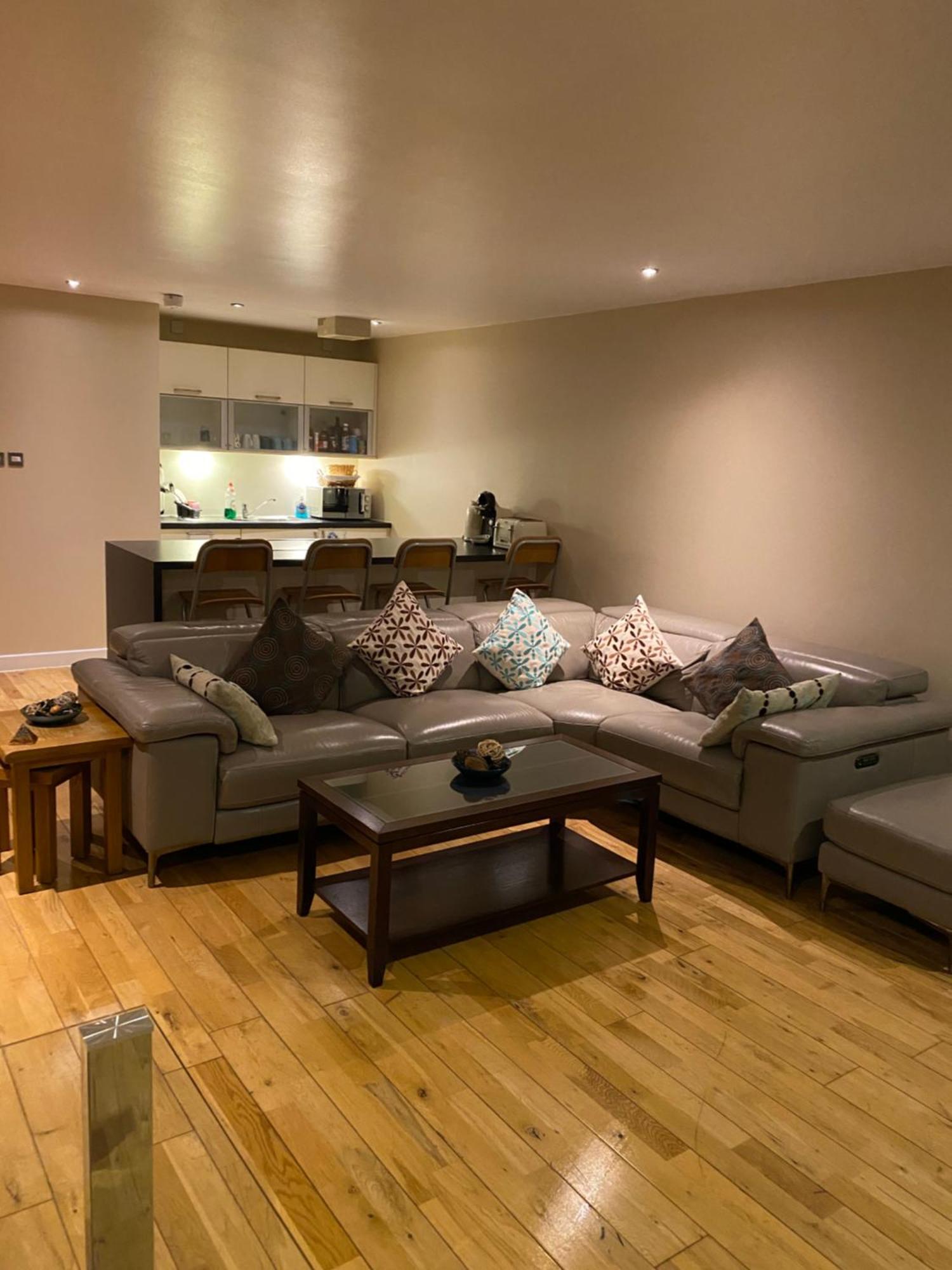 City Centre 2 Bedroom Apartment, Secure Parking. غلاسغو المظهر الخارجي الصورة